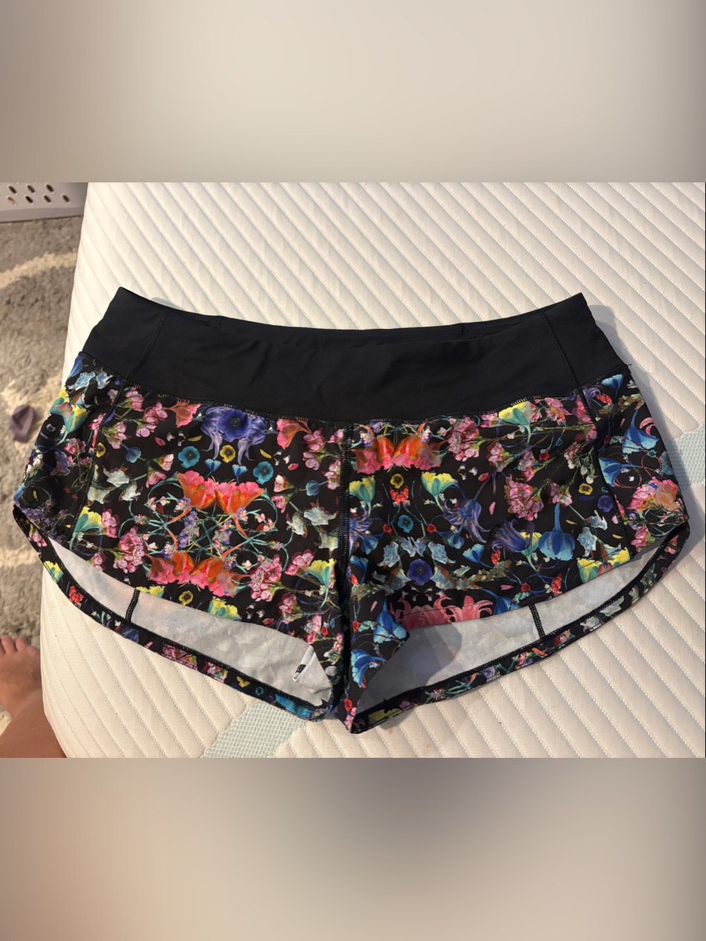 lululemon speed up shorts size 6